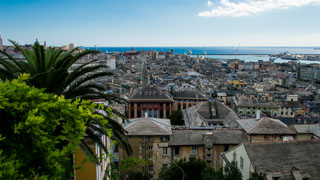 Die Aussicht vom Panoramapunkt Castelletto, Genua, Italien