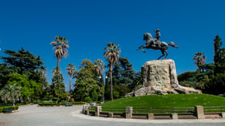 Monumento a Giuseppe Garibaldi nel parco vicino al lungomare, La Spezia, Italia