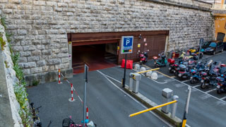 Le parking sous la gare, La Spezia, Italie