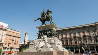 La statua di re Vittorio Emanuele II, Milano, Italia