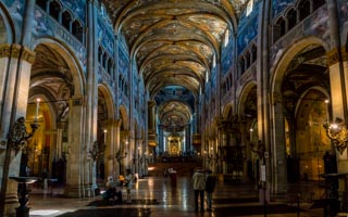El interior de la Catedral, Parma, Italia