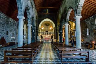 Wnętrze kościoła św. Piotra, Portovenere, Włochy